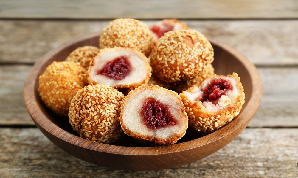 Sesame balls are a traditional Thai dessert