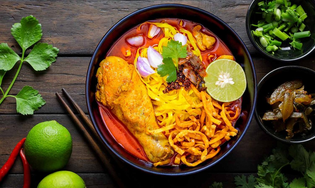 A bowl of fresh and aromatic khao soi